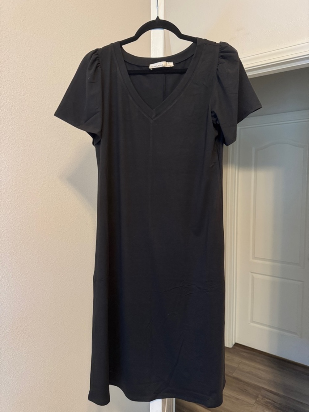 Zenana Outfitters Black V-Neck Midi Dress with Puff Short Sleeves